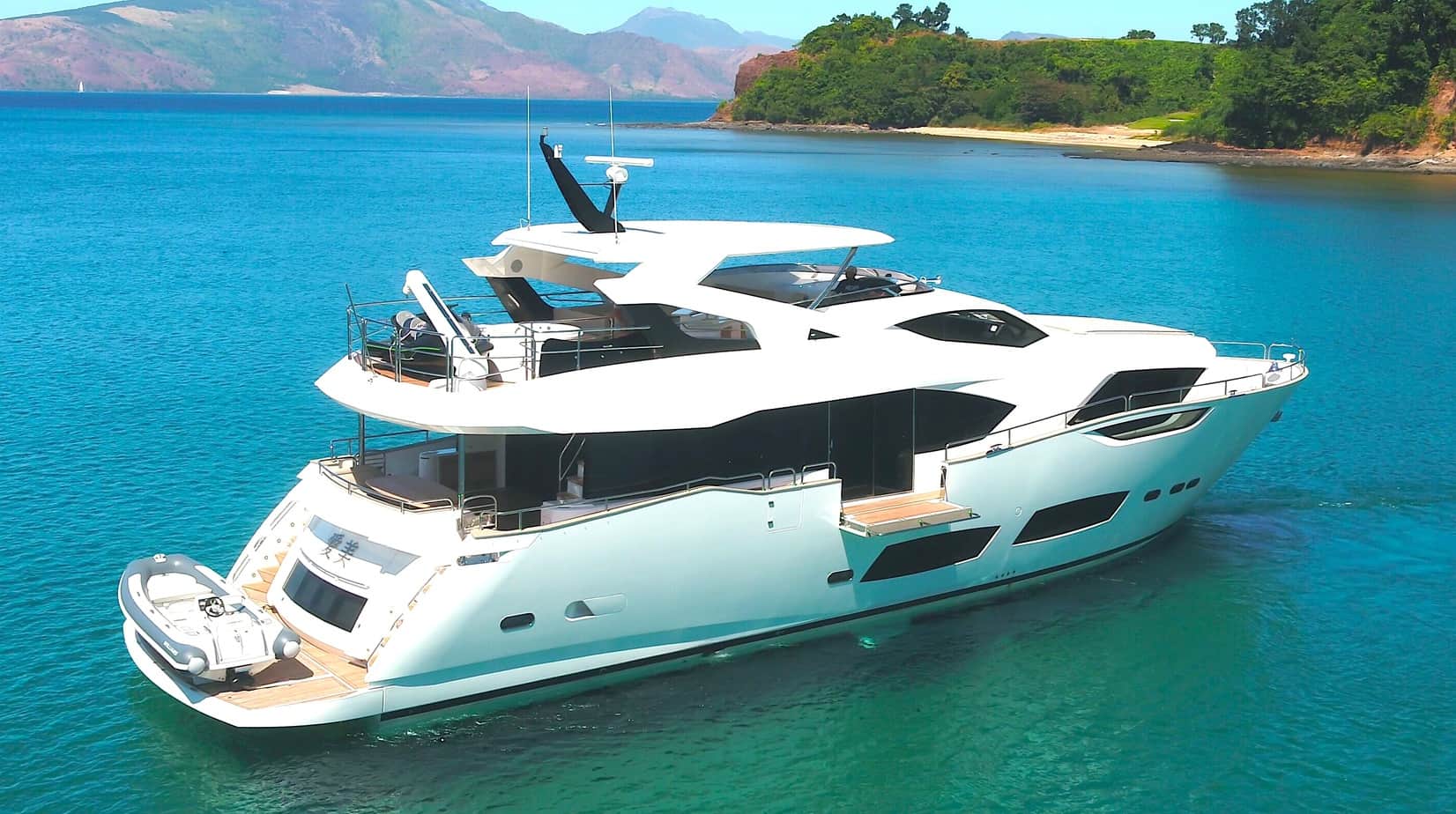 2017 95' Sunseeker SOLD!