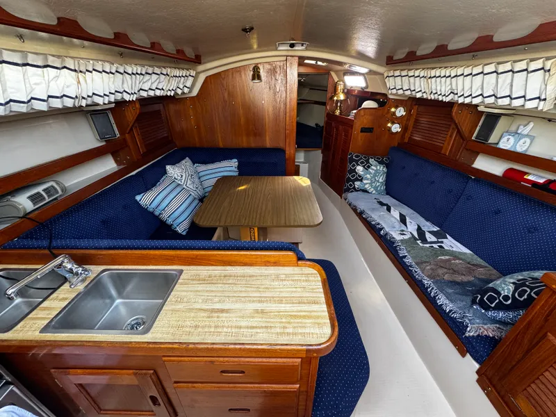 1985 Catalina sloop