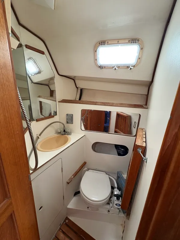 1986 Hunter 31 Sloop