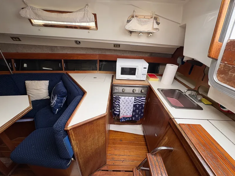 1986 Hunter 31 Sloop