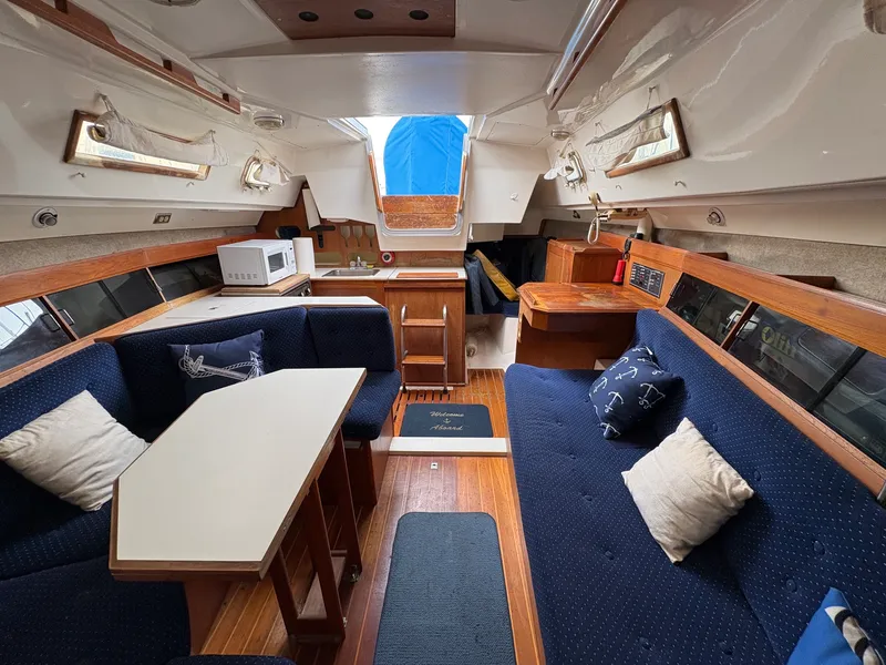 1986 Hunter 31 Sloop