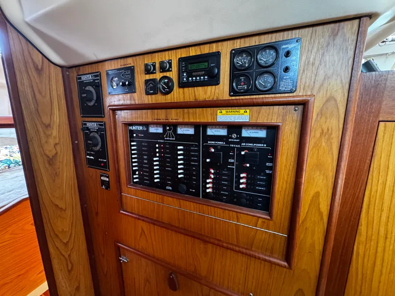 2000 Hunter Passage