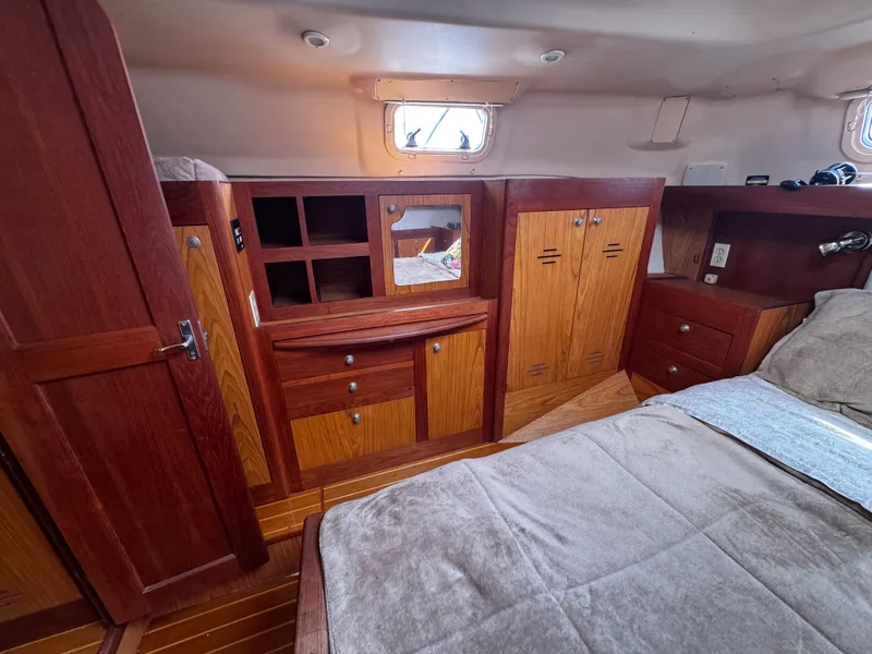 2000 Hunter Passage