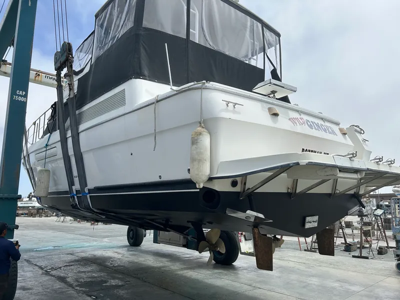 1994 Bayliner 4587