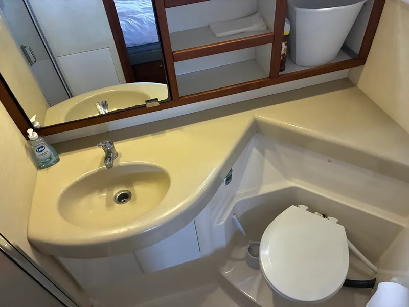 1994 Bayliner 4587