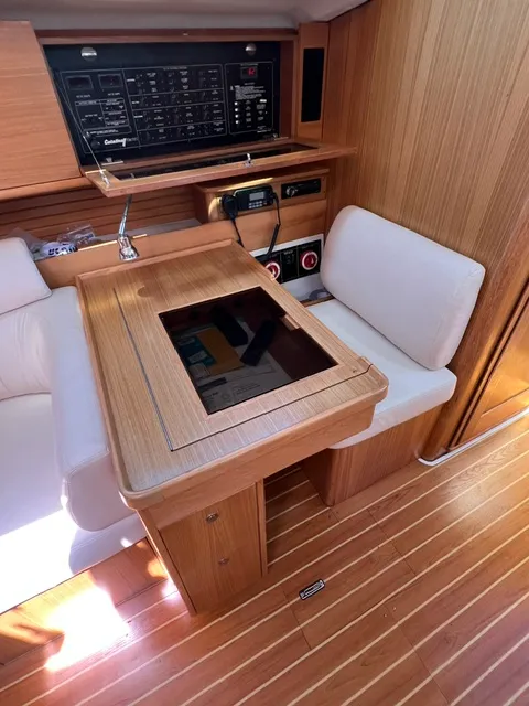 2010 Catalina 445