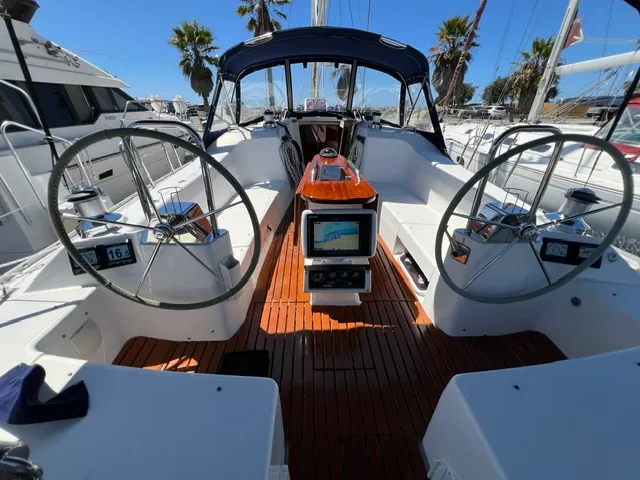 2010 Catalina 445
