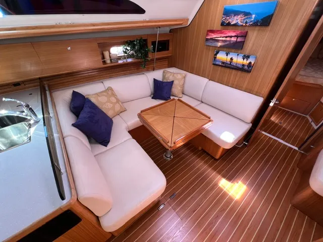 2010 Catalina 445