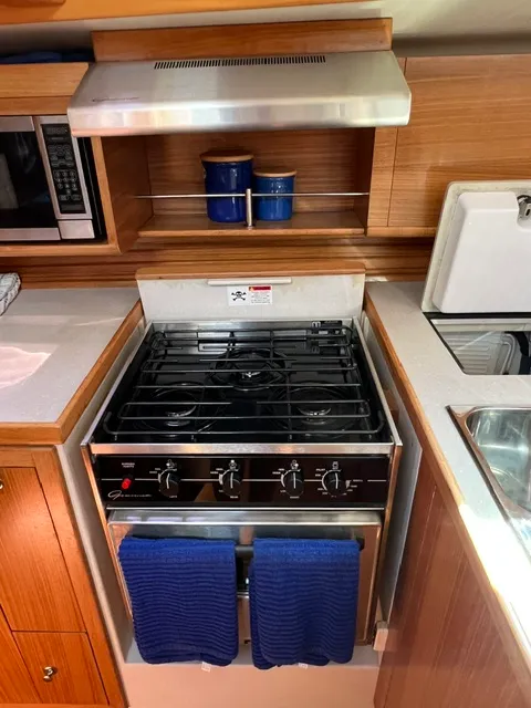 2010 Catalina 445