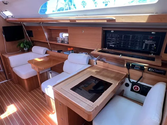 2010 Catalina 445