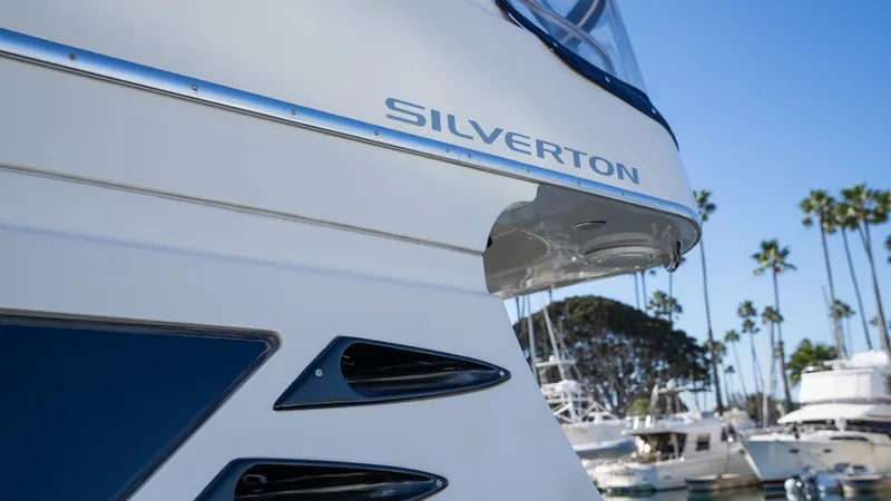 2017 Silverton Flybridge