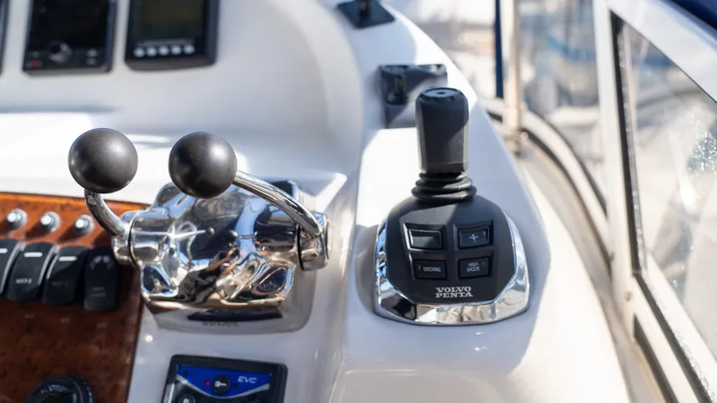 2017 Silverton Flybridge