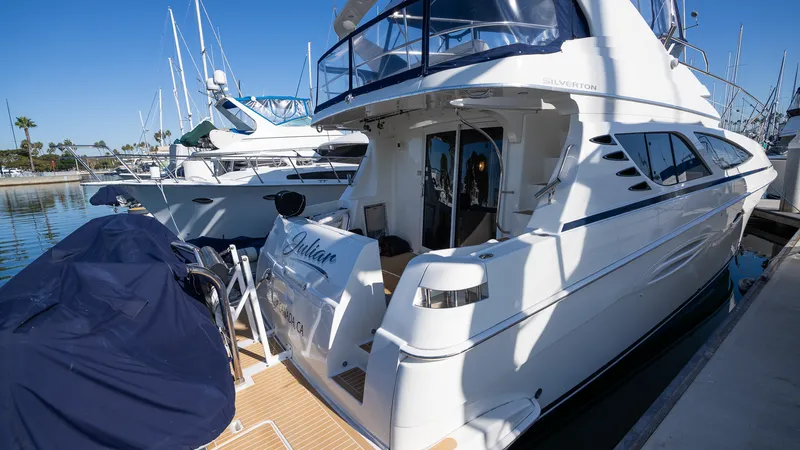 2017 Silverton Flybridge