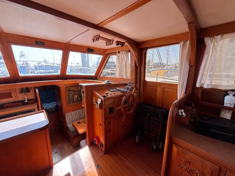 1987 Marine Trader