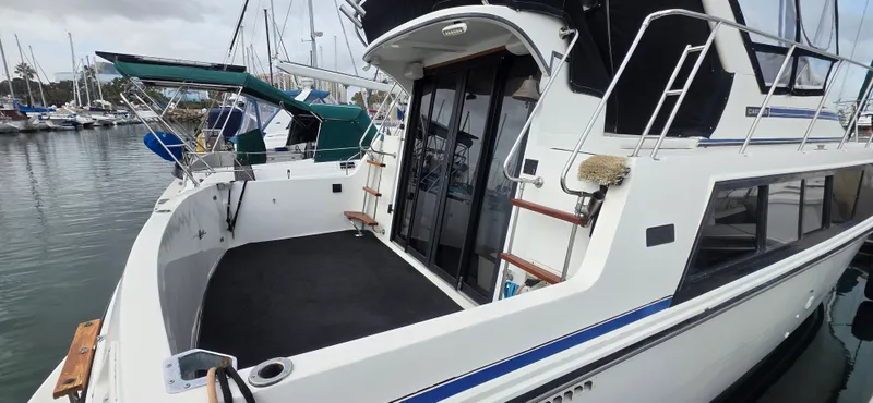 1985 .Carver 36 Mariner