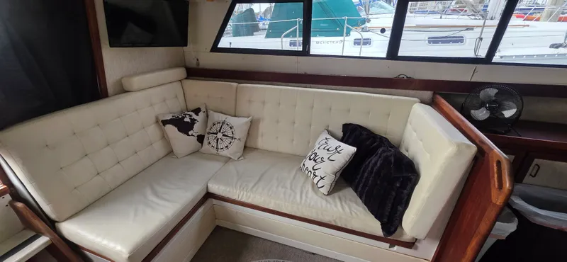 1985 .Carver 36 Mariner