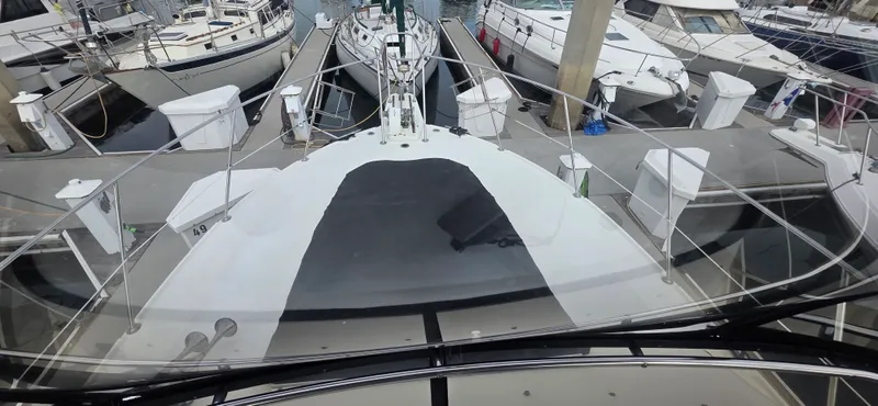 1985 .Carver 36 Mariner