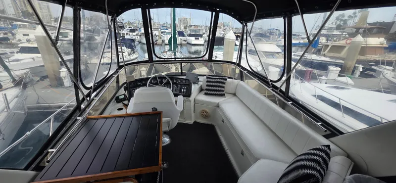 1985 .Carver 36 Mariner