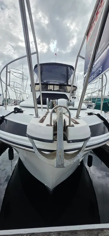 1985 .Carver 36 Mariner