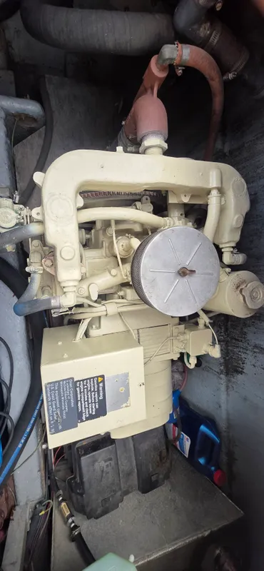 1985 .Carver 36 Mariner