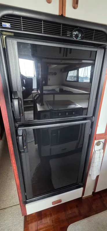 1985 .Carver 36 Mariner
