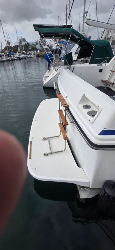 1985 .Carver 36 Mariner