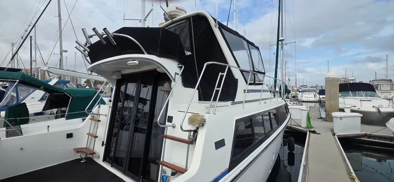 1985 .Carver 36 Mariner