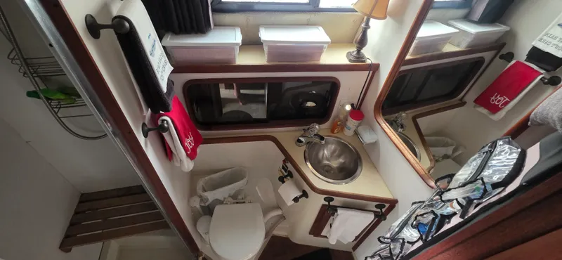 1985 .Carver 36 Mariner