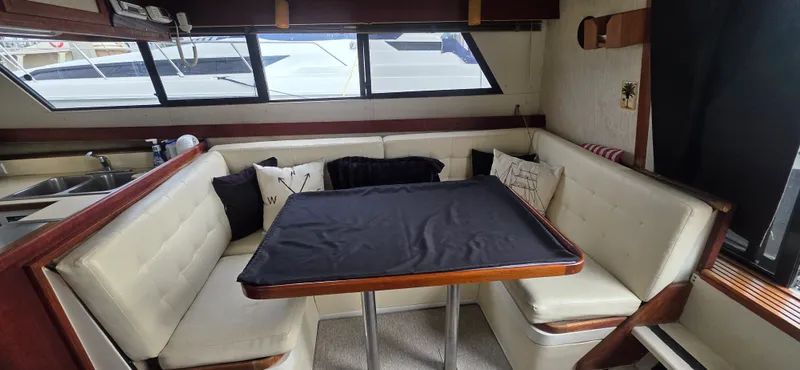 1985 .Carver 36 Mariner