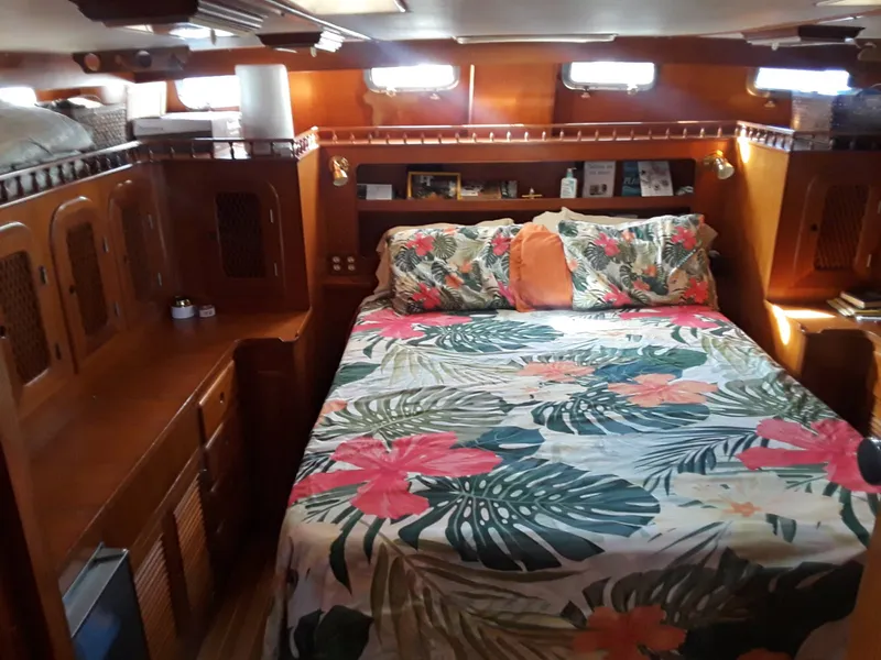 1984 Spindrift 39 ft. Aft Cabin Twin Diesel