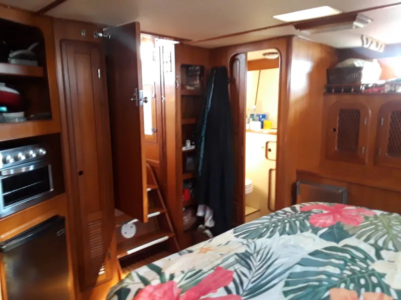1984 Spindrift 39 ft. Aft Cabin Twin Diesel