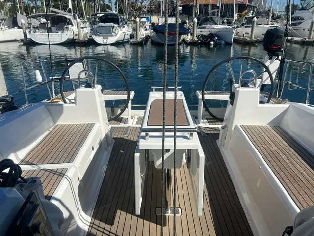2024 Beneteau 381