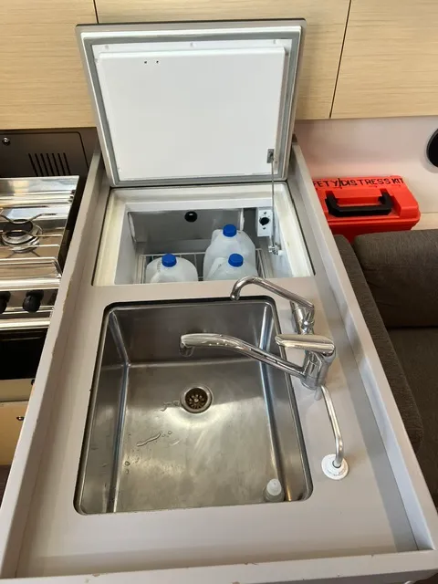 2024 Beneteau 381