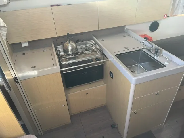 2024 Beneteau 381