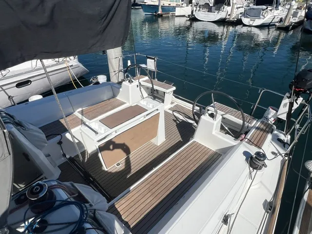 2024 Beneteau 381