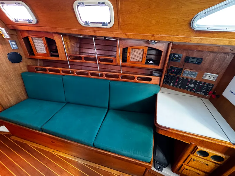 1987 Ericson 38-200