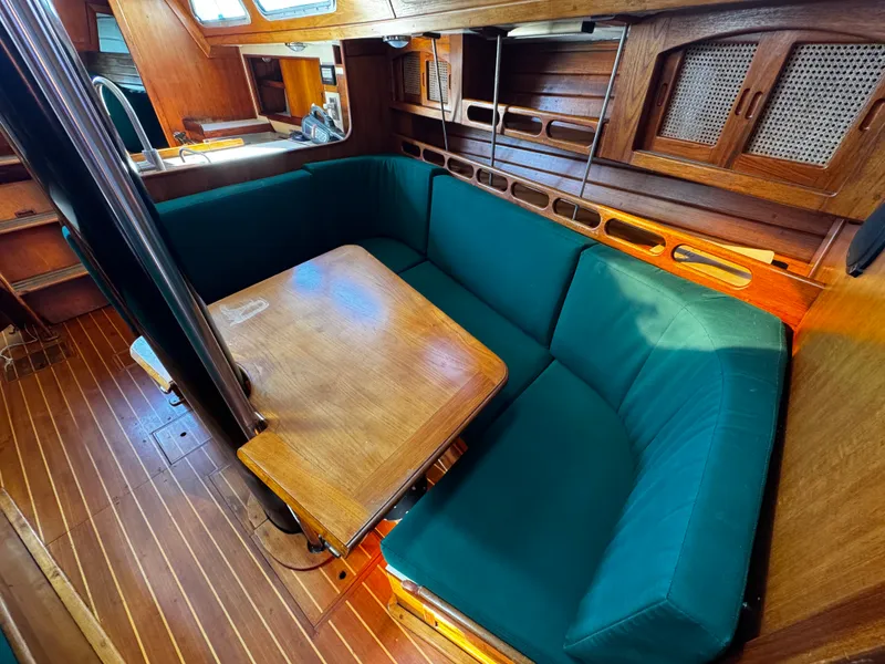 1987 Ericson 38-200